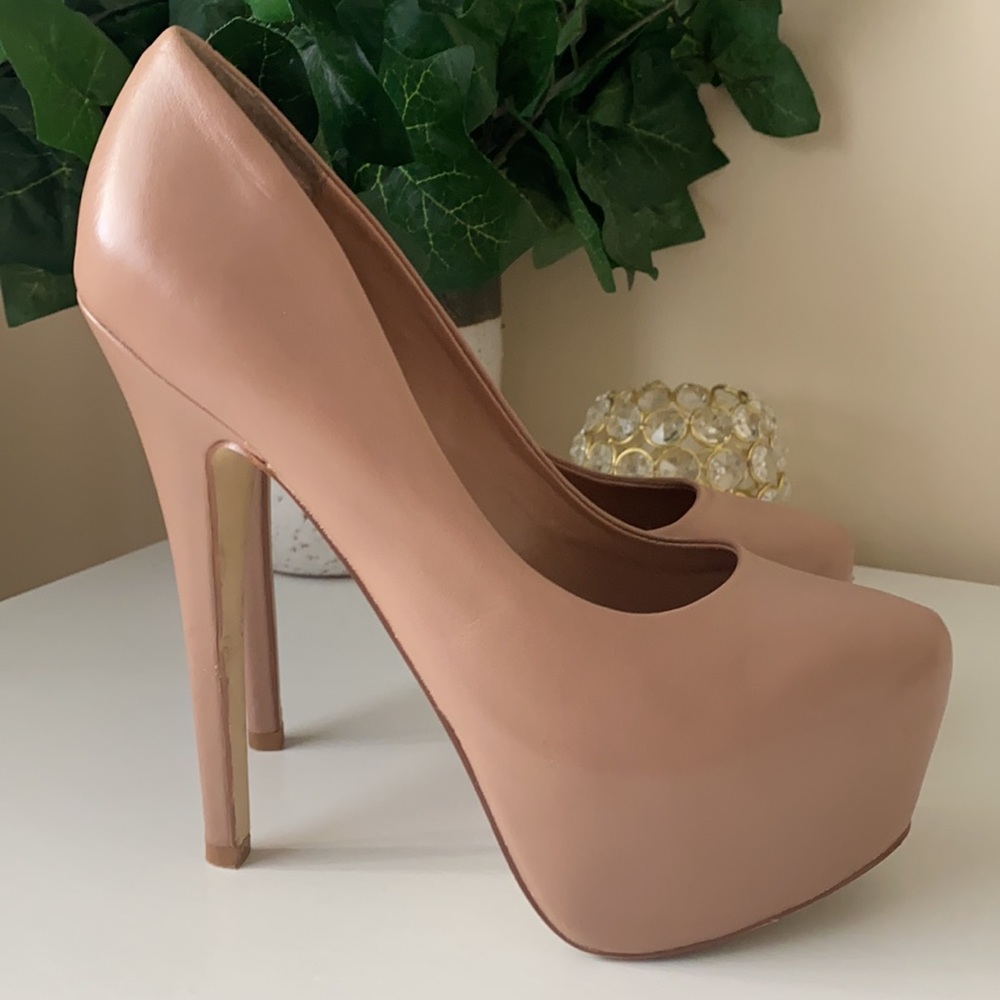 Steve Madden Dejavu Nude Leather Pumps